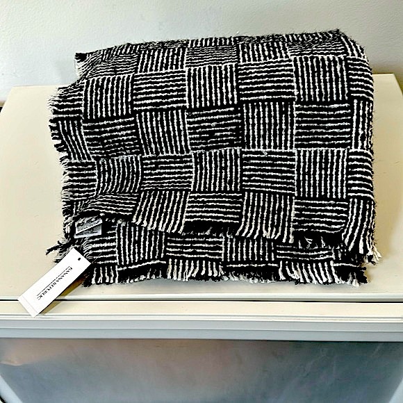 NWT! Banana Republic Winter Scarf!!! - Picture 2 of 6